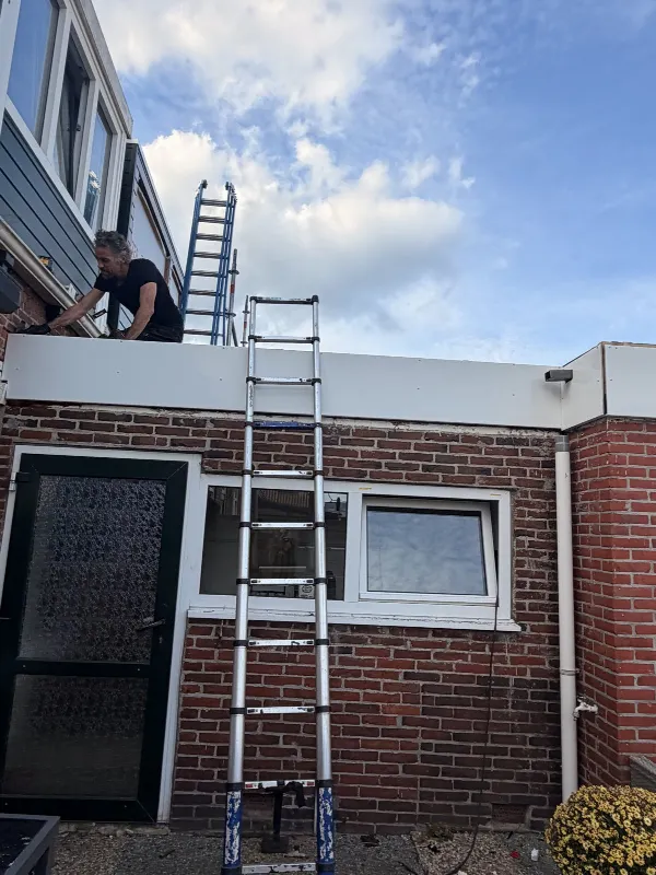 Plat dak isoleren en renoveren Delfzijl