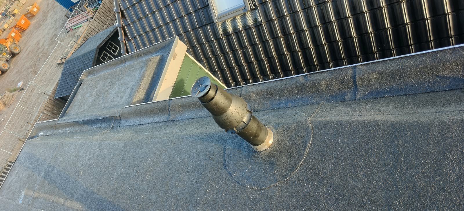 Plat dak isoleren en renoveren Delfzijl